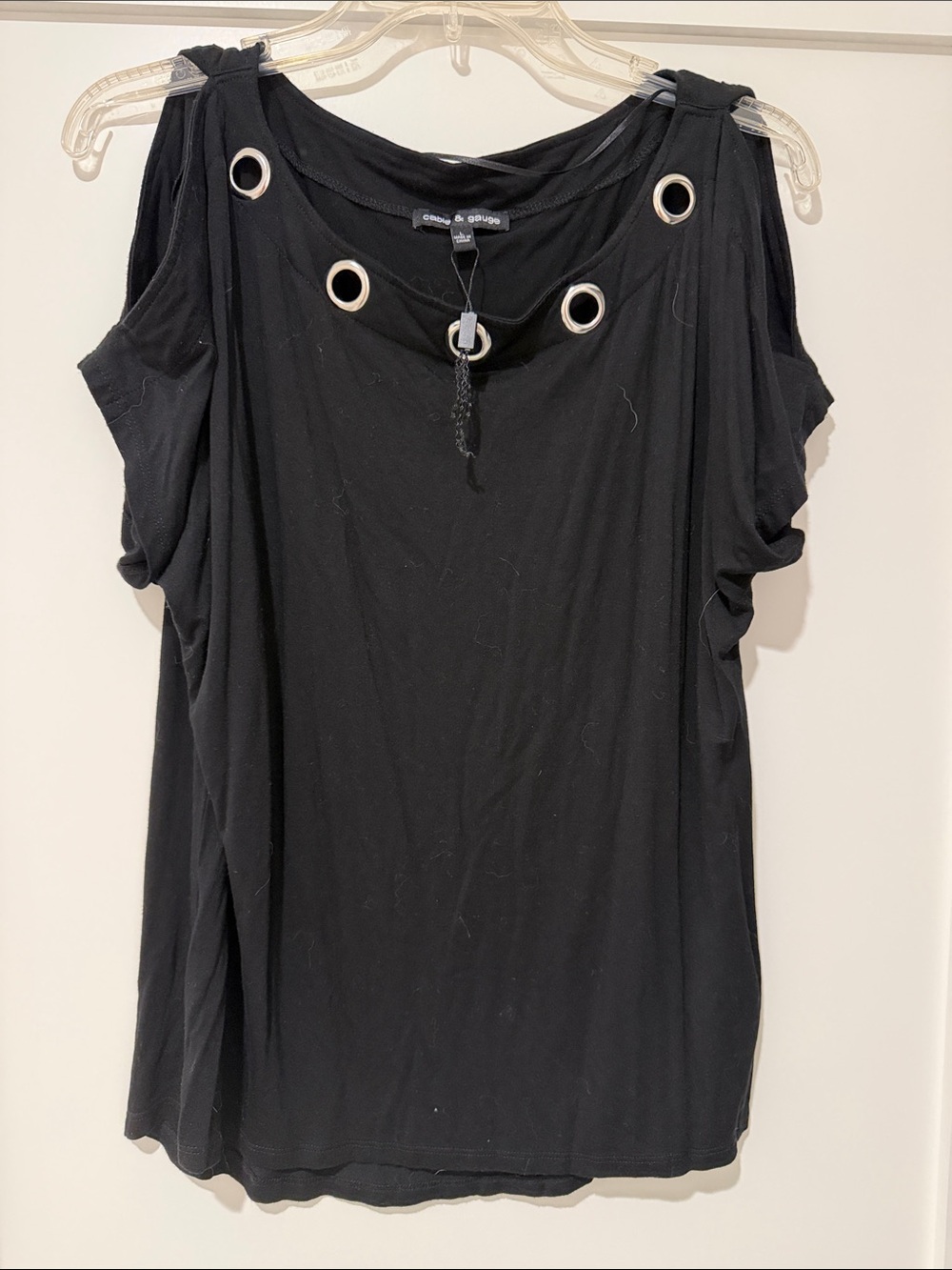 NWOT Vintage Cable & Gauge Black Cold-Shoulder Tee w/Silver Grommets Size Large